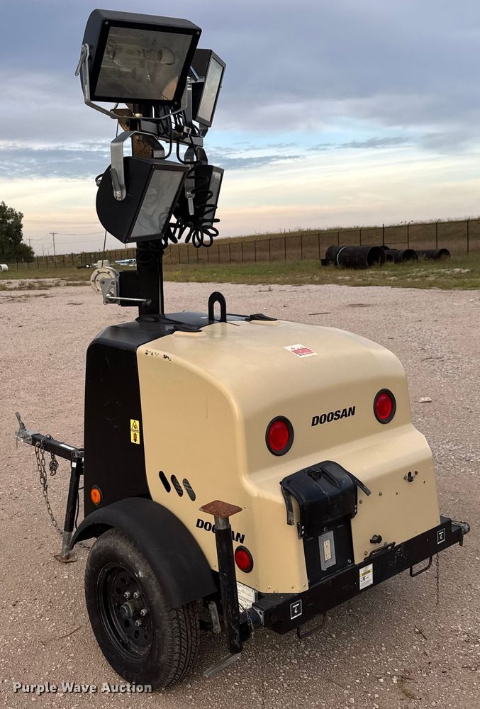 image for item EM8271 2019 Doosan LCV6WKUB-60HZ-T4F light plant