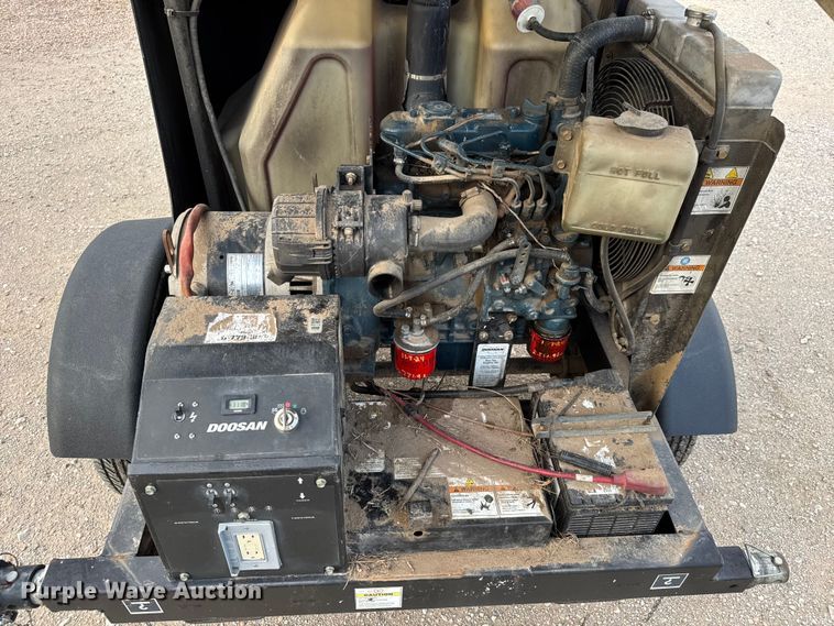 image for item EM8271 2019 Doosan LCV6WKUB-60HZ-T4F light plant