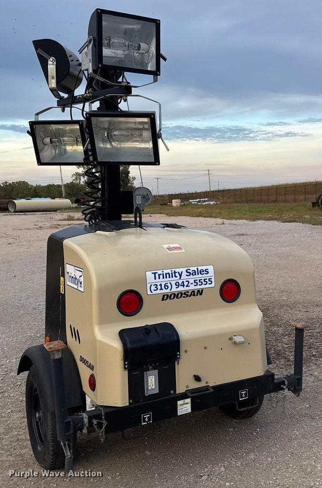 image for item EM8272 2019 Doosan LCV6WKUB-60HZ-T4F light plant