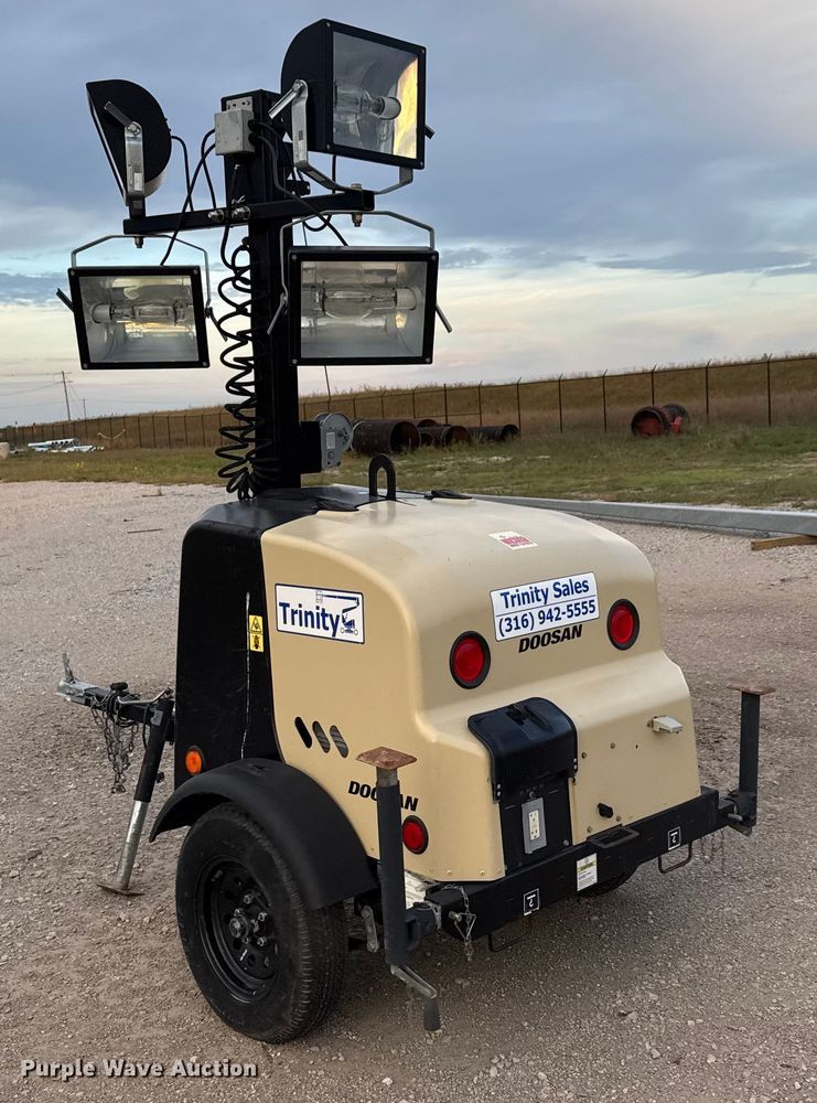 image for item EM8272 2019 Doosan LCV6WKUB-60HZ-T4F light plant