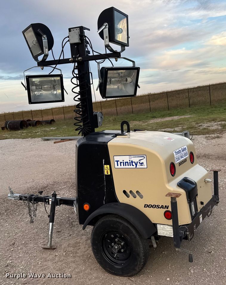 image for item EM8272 2019 Doosan LCV6WKUB-60HZ-T4F light plant