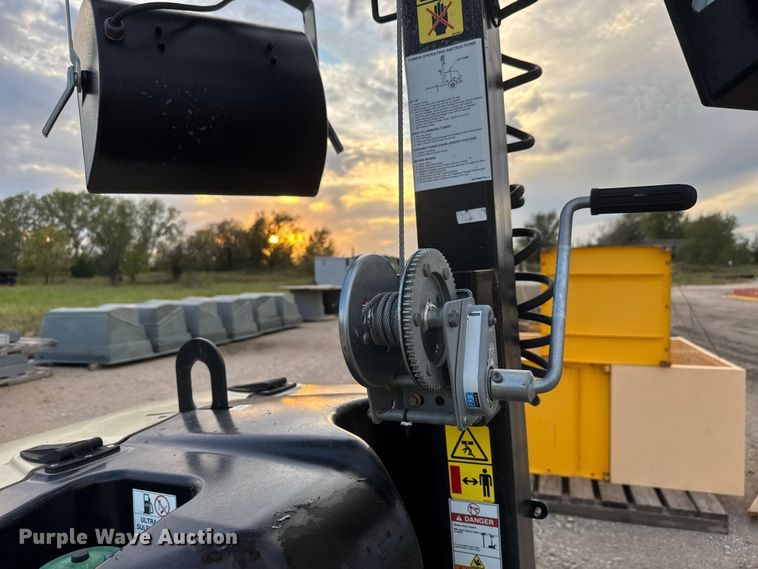 image for item EM8272 2019 Doosan LCV6WKUB-60HZ-T4F light plant