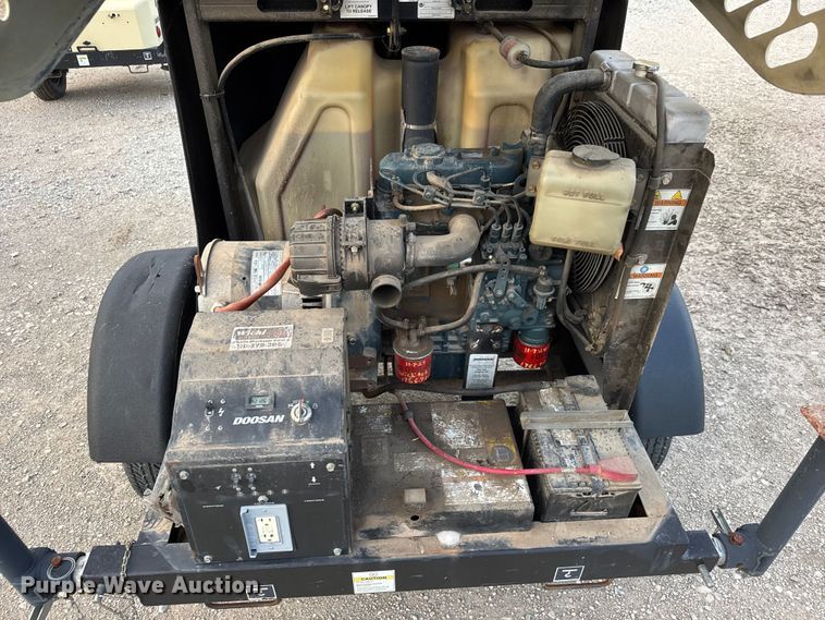 image for item EM8272 2019 Doosan LCV6WKUB-60HZ-T4F light plant