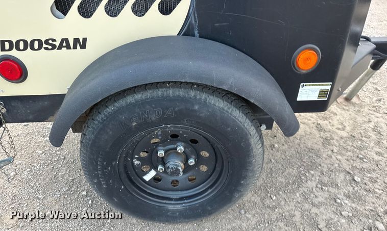 image for item EM8272 2019 Doosan LCV6WKUB-60HZ-T4F light plant