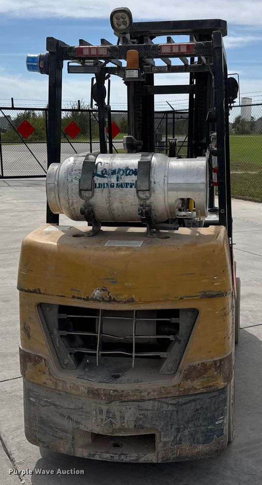 image for item EM8283 Caterpillar 2C6000 forklift