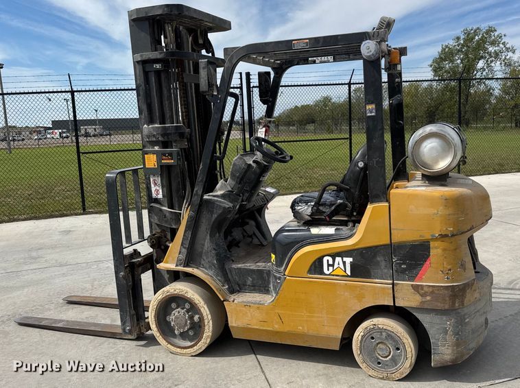 image for item EM8283 Caterpillar 2C6000 forklift