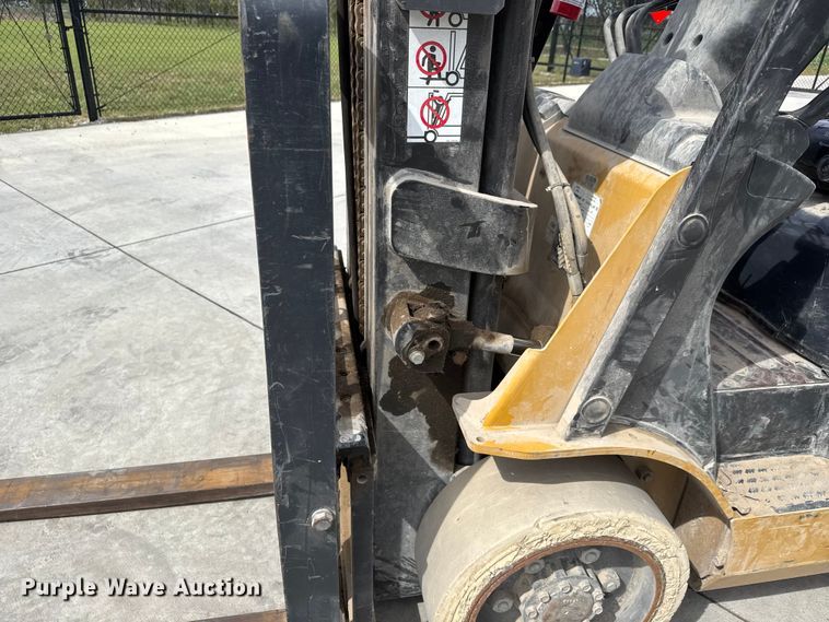 image for item EM8283 Caterpillar 2C6000 forklift