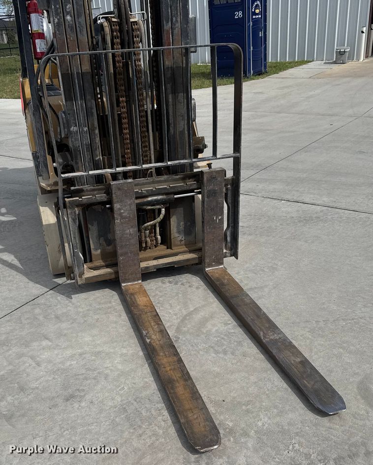 image for item EM8283 Caterpillar 2C6000 forklift