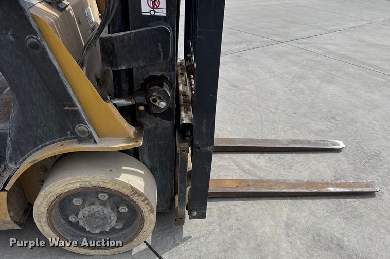 image for item EM8283 Caterpillar 2C6000 forklift