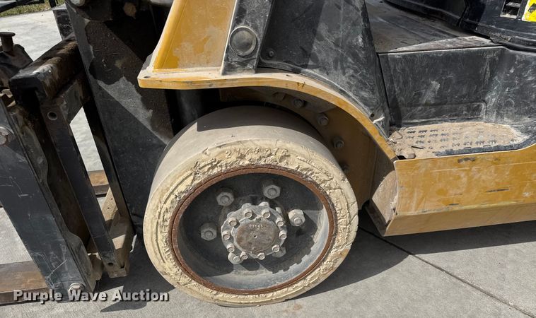 image for item EM8283 Caterpillar 2C6000 forklift