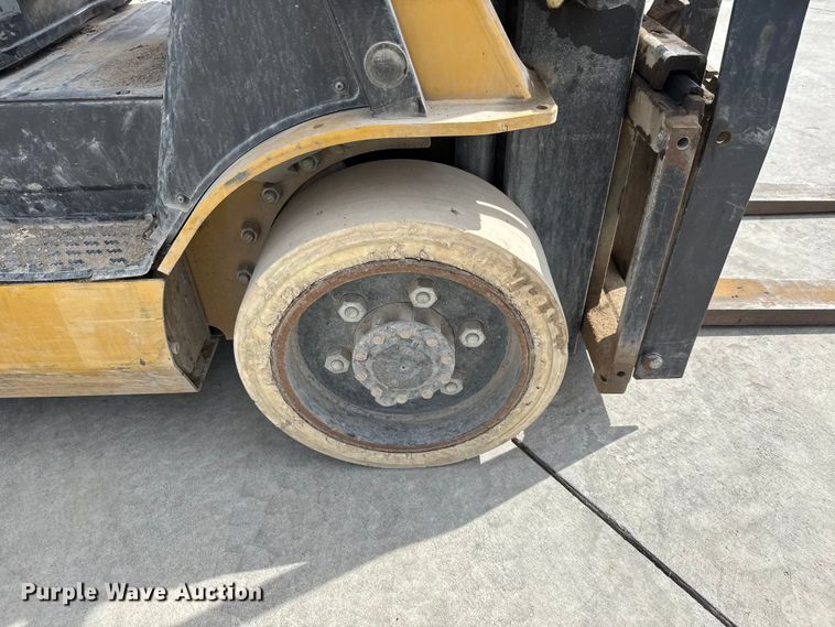 image for item EM8283 Caterpillar 2C6000 forklift