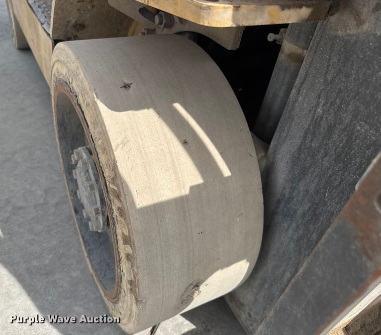 image for item EM8283 Caterpillar 2C6000 forklift