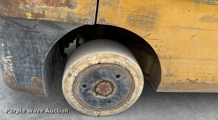 image for item EM8283 Caterpillar 2C6000 forklift