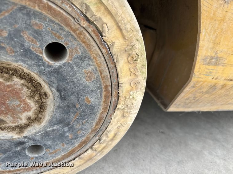 image for item EM8283 Caterpillar 2C6000 forklift