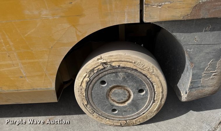 image for item EM8283 Caterpillar 2C6000 forklift