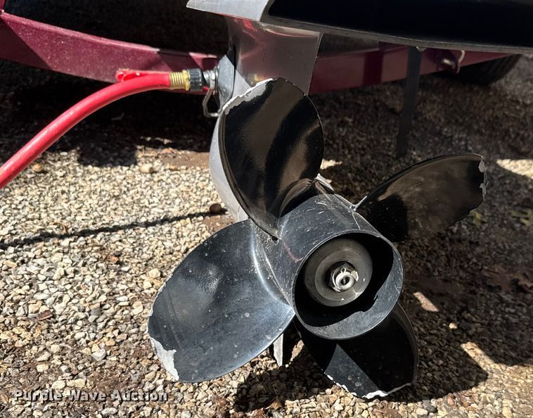 image for item EM8293 2006 Glastron MX175 boat