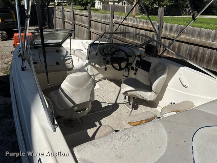 image for item EM8293 2006 Glastron MX175 boat