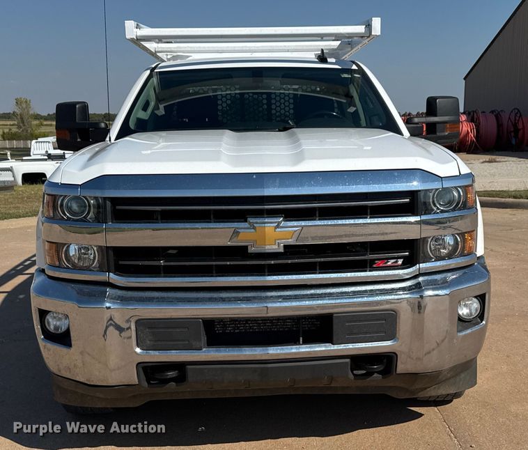 image for item EM8321 2019 Chevrolet Silverado 2500HD Double Cab utility bed pickup truck