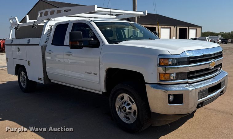 image for item EM8321 2019 Chevrolet Silverado 2500HD Double Cab utility bed pickup truck