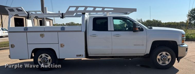 image for item EM8321 2019 Chevrolet Silverado 2500HD Double Cab utility bed pickup truck