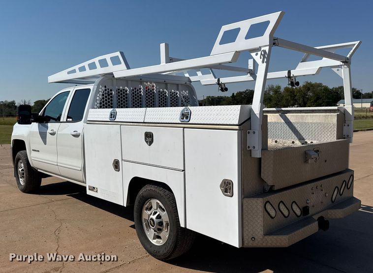 image for item EM8321 2019 Chevrolet Silverado 2500HD Double Cab utility bed pickup truck