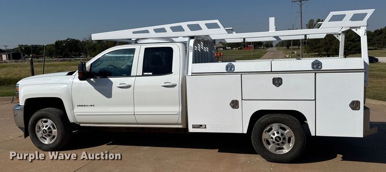 image for item EM8321 2019 Chevrolet Silverado 2500HD Double Cab utility bed pickup truck