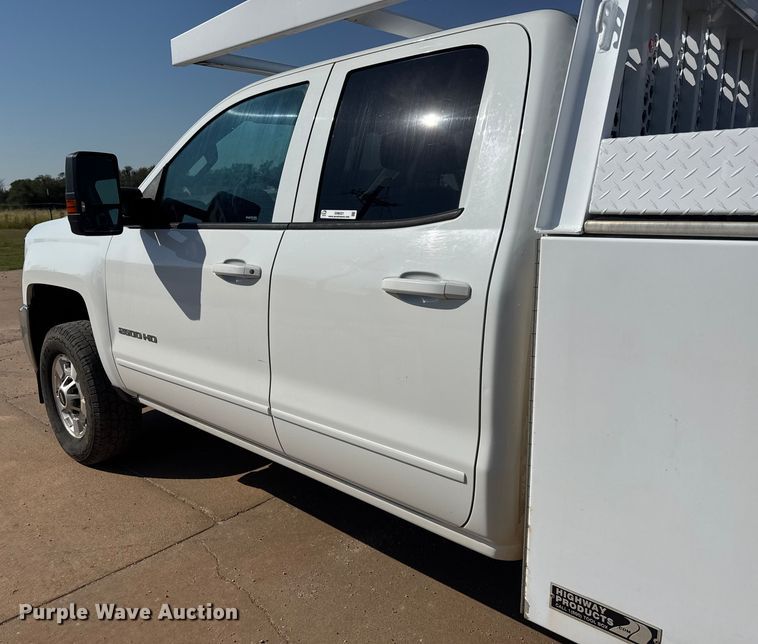 image for item EM8321 2019 Chevrolet Silverado 2500HD Double Cab utility bed pickup truck