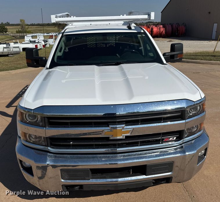 image for item EM8321 2019 Chevrolet Silverado 2500HD Double Cab utility bed pickup truck