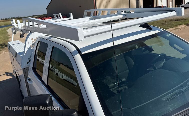 image for item EM8321 2019 Chevrolet Silverado 2500HD Double Cab utility bed pickup truck