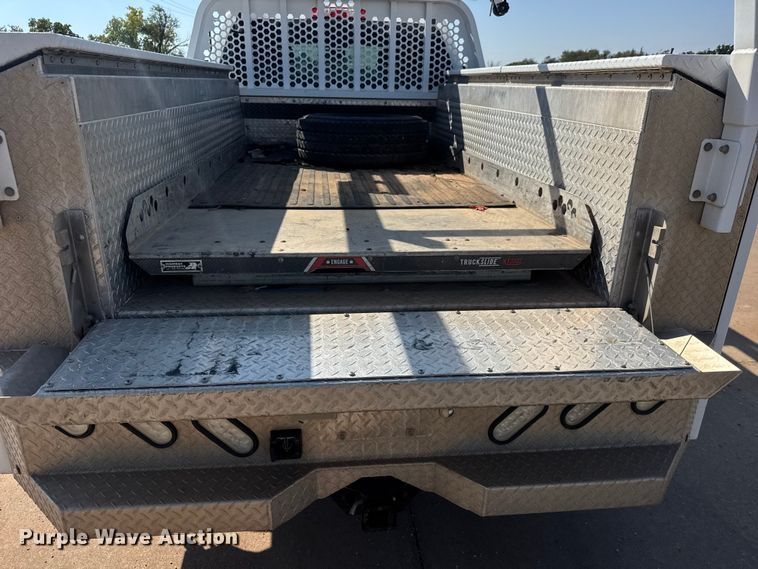 image for item EM8321 2019 Chevrolet Silverado 2500HD Double Cab utility bed pickup truck