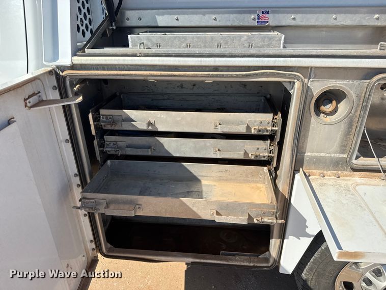 image for item EM8321 2019 Chevrolet Silverado 2500HD Double Cab utility bed pickup truck