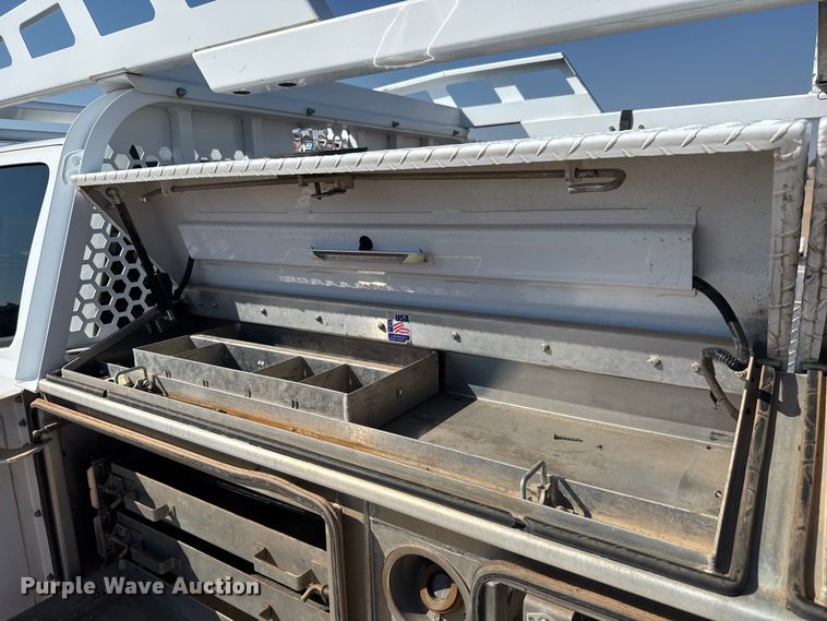 image for item EM8321 2019 Chevrolet Silverado 2500HD Double Cab utility bed pickup truck