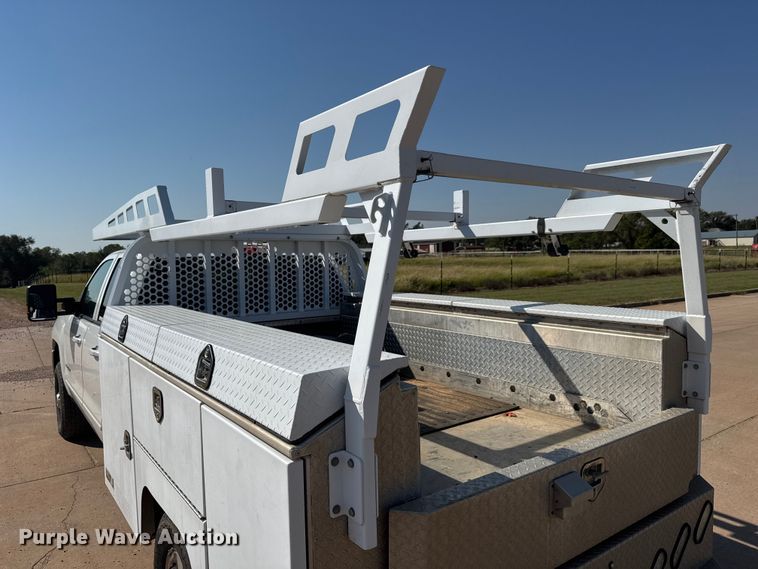 image for item EM8321 2019 Chevrolet Silverado 2500HD Double Cab utility bed pickup truck