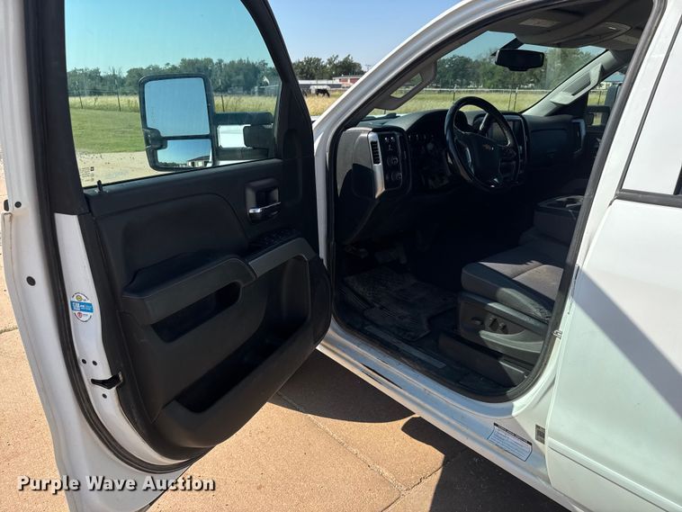 image for item EM8321 2019 Chevrolet Silverado 2500HD Double Cab utility bed pickup truck