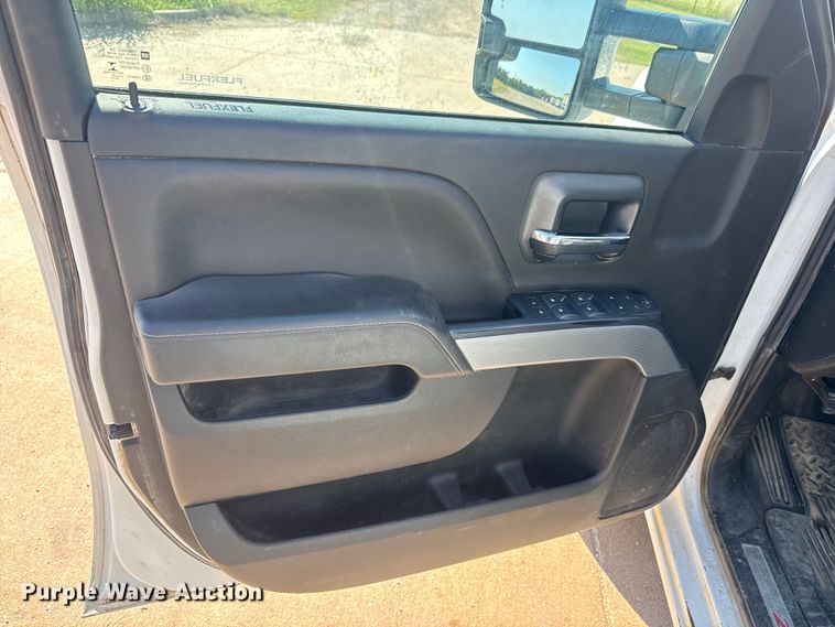 image for item EM8321 2019 Chevrolet Silverado 2500HD Double Cab utility bed pickup truck