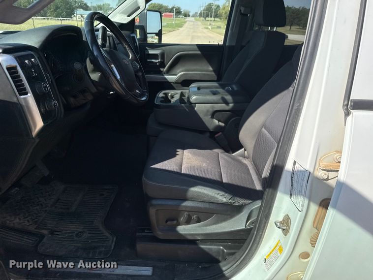 image for item EM8321 2019 Chevrolet Silverado 2500HD Double Cab utility bed pickup truck