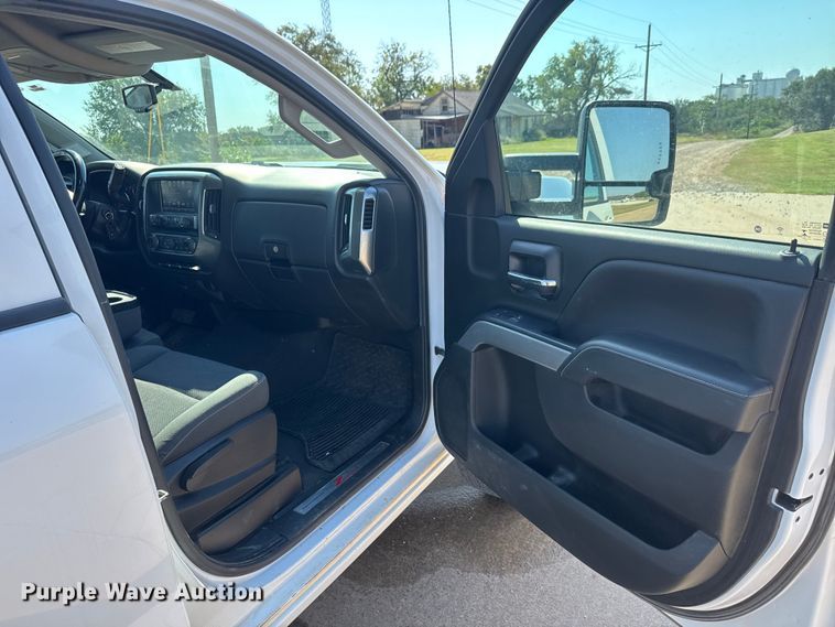 image for item EM8321 2019 Chevrolet Silverado 2500HD Double Cab utility bed pickup truck