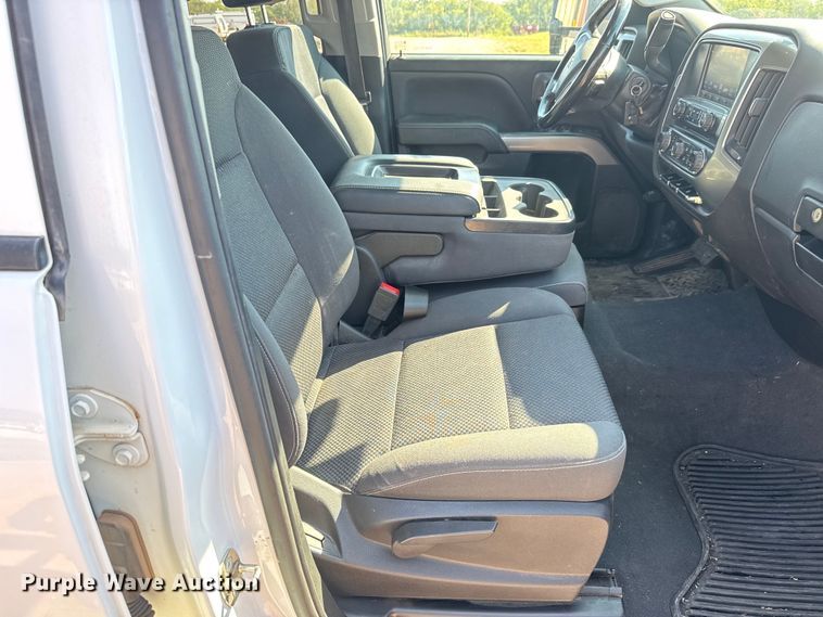 image for item EM8321 2019 Chevrolet Silverado 2500HD Double Cab utility bed pickup truck