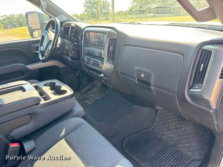 image for item EM8321 2019 Chevrolet Silverado 2500HD Double Cab utility bed pickup truck