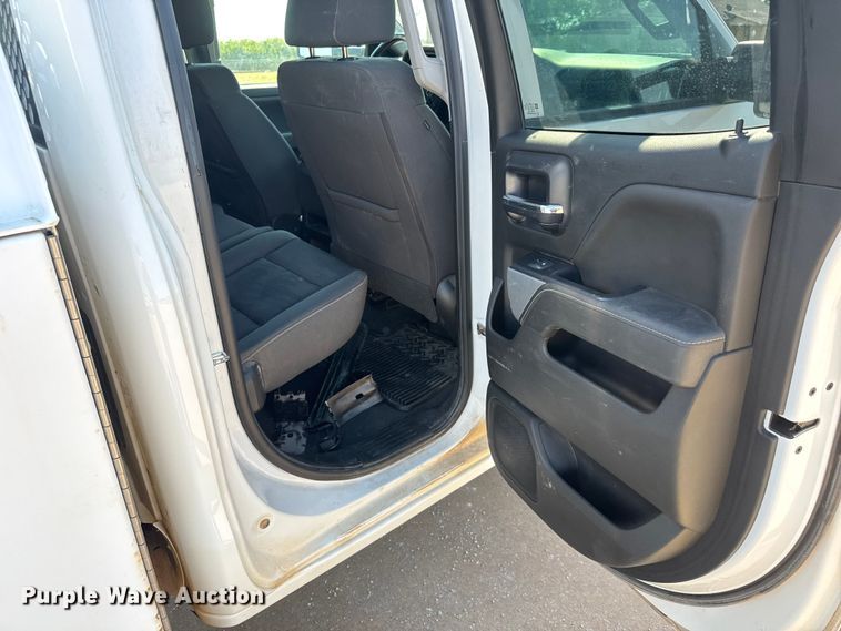 image for item EM8321 2019 Chevrolet Silverado 2500HD Double Cab utility bed pickup truck