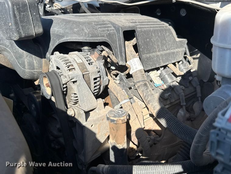 image for item EM8321 2019 Chevrolet Silverado 2500HD Double Cab utility bed pickup truck