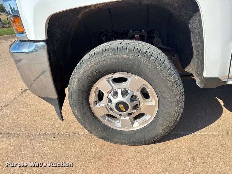 image for item EM8321 2019 Chevrolet Silverado 2500HD Double Cab utility bed pickup truck