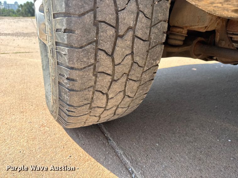 image for item EM8321 2019 Chevrolet Silverado 2500HD Double Cab utility bed pickup truck