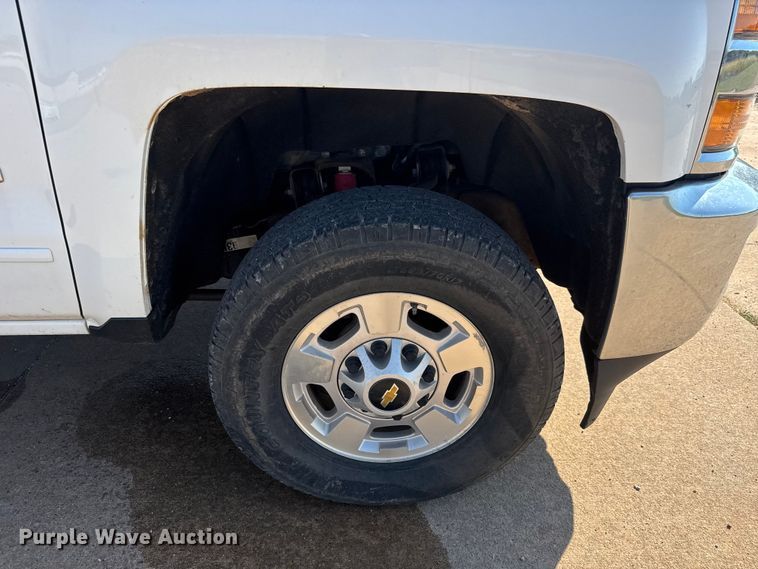 image for item EM8321 2019 Chevrolet Silverado 2500HD Double Cab utility bed pickup truck