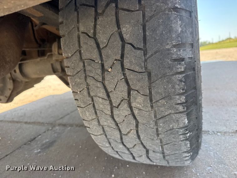 image for item EM8321 2019 Chevrolet Silverado 2500HD Double Cab utility bed pickup truck