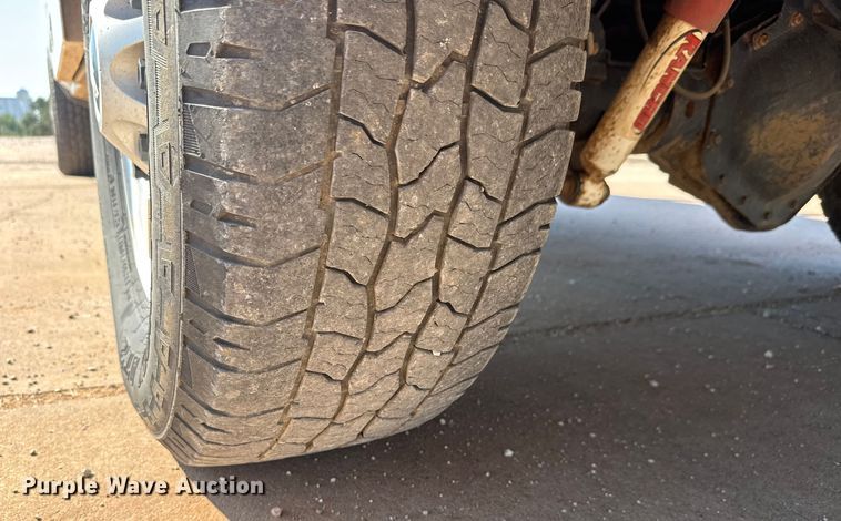 image for item EM8321 2019 Chevrolet Silverado 2500HD Double Cab utility bed pickup truck