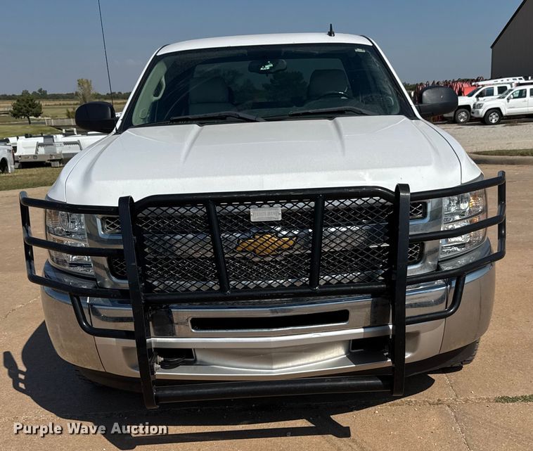 image for item EM8323 2013 Chevrolet Silverado 1500 Ext. Cab pickup truck