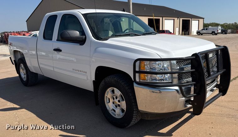 image for item EM8323 2013 Chevrolet Silverado 1500 Ext. Cab pickup truck
