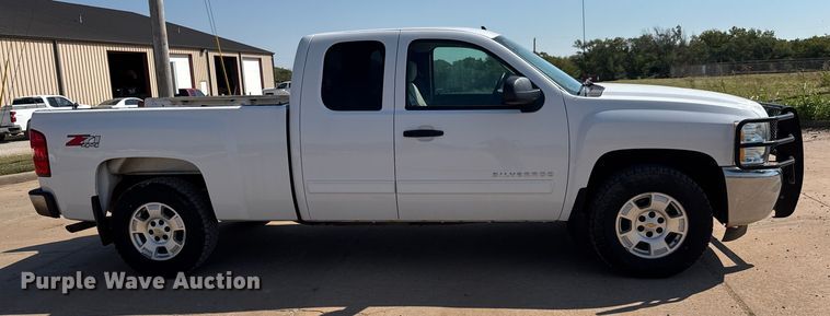 image for item EM8323 2013 Chevrolet Silverado 1500 Ext. Cab pickup truck