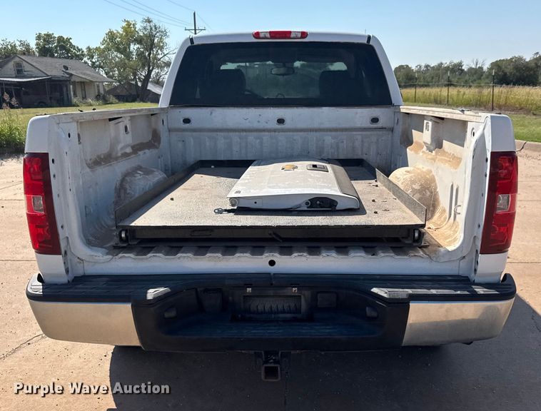 image for item EM8323 2013 Chevrolet Silverado 1500 Ext. Cab pickup truck